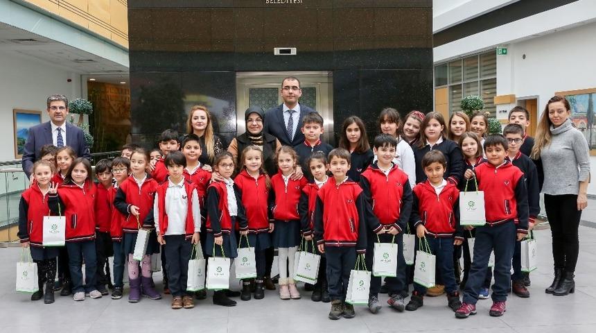 Başkan Toru minik &ouml;ğrencilerle buluştu