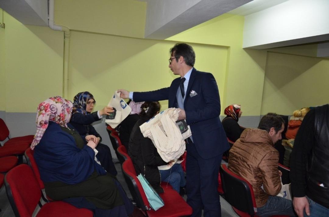 &Ccedil;ocuklara ve velilere &ccedil;evre eğitimi