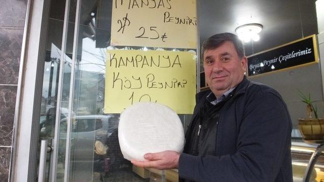 Burhaniye’de 10 liraya satılan köy peyniri yoğun ilgi gördü