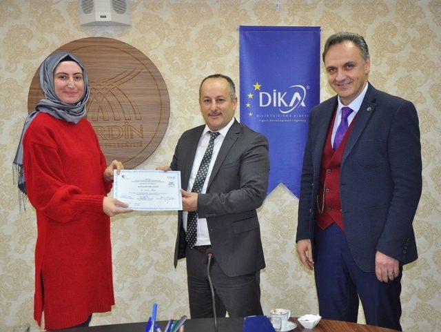 Mardin’de girişimcilik eğitimi sertifikaları dağıtıldı
