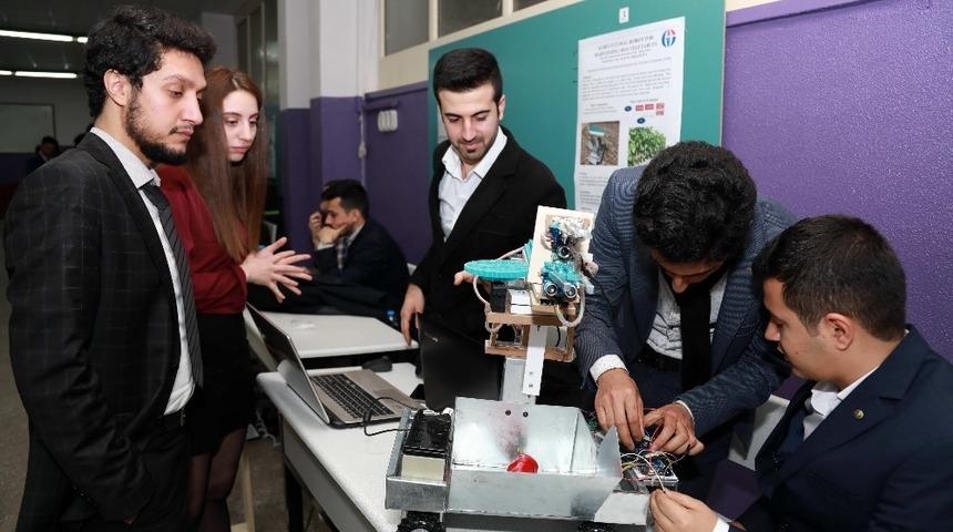 GA&Uuml;N&rsquo;l&uuml; m&uuml;hendis adayları &ccedil;alışmalarını sergiledi