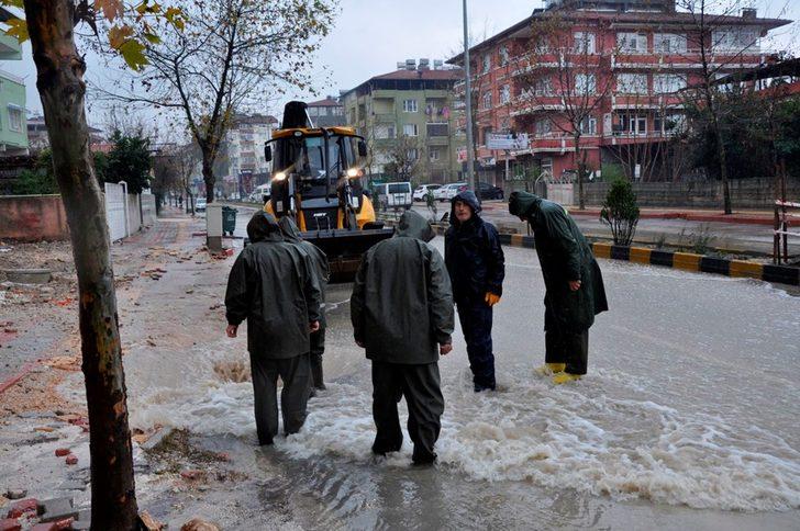 Hatay'da caddeler göle döndü  G5