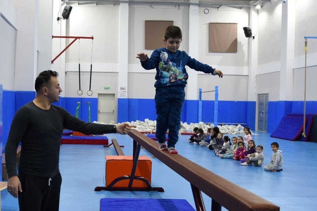 Yunus Emre Spor Tesisleri sporcuların g&ouml;zdesi oldu