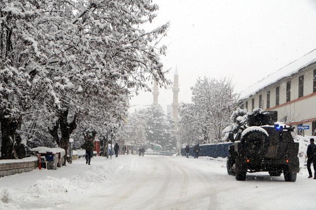 Tunceli'de kar esareti; 250 yol kapalı, 20 köy elektriksiz