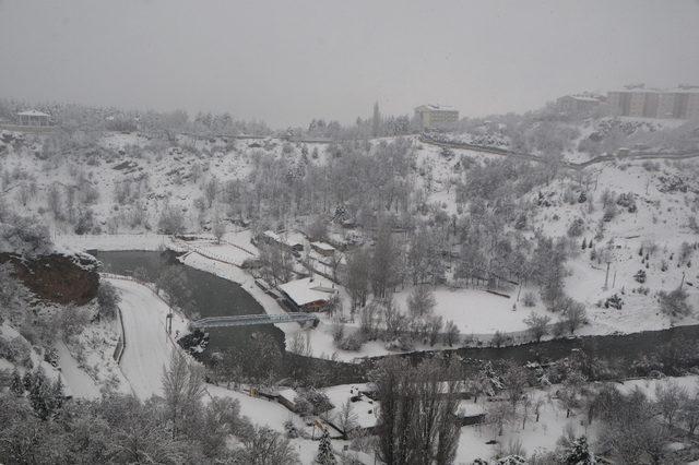 Tunceli'de kar esareti; 250 yol kapalı, 20 köy elektriksiz