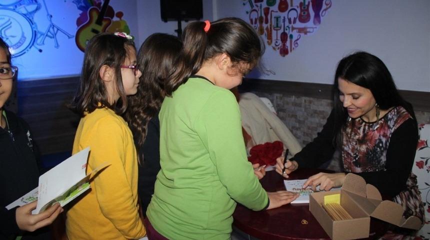 Kardelen Koleji &ouml;ğrencileri yazarlarla buluşuyor