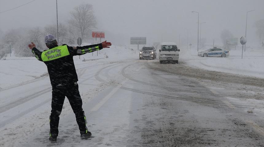 Bolu- İstanbul yönü ulaşıma kapandı