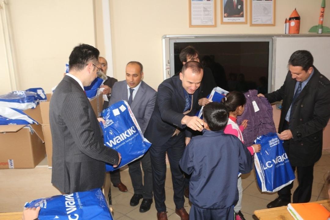 Ağrı&rsquo;da 5 bin ihtiya&ccedil; sahibi &ouml;ğrenciye giyim yardımı