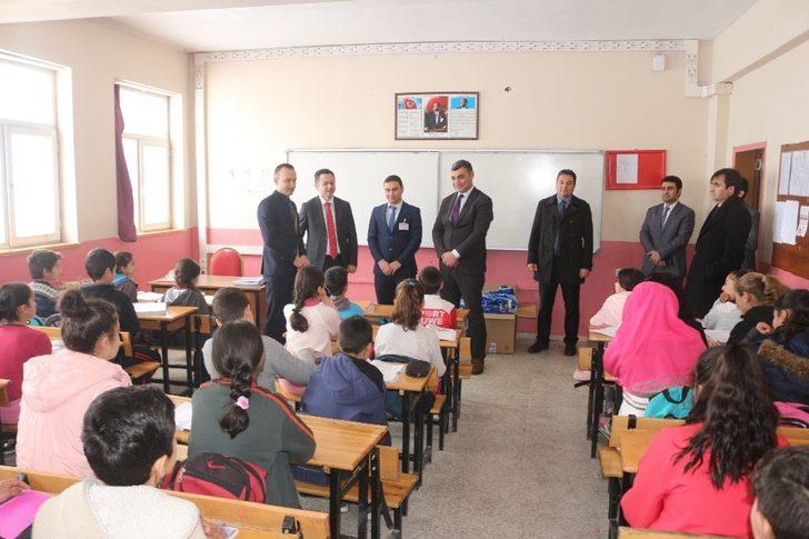 Ağrı’da 5 bin ihtiyaç sahibi öğrenciye giyim yardımı G2