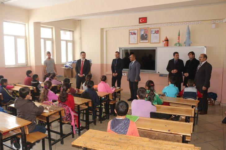 Ağrı’da 5 bin ihtiyaç sahibi öğrenciye giyim yardımı G5