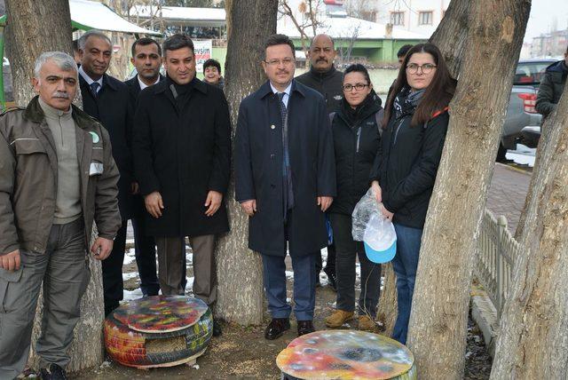 Eski otomobil lastikleri kedi yuvası yapıldı