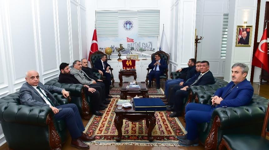 Başkanlar Şire Pazarını g&ouml;r&uuml;şt&uuml;