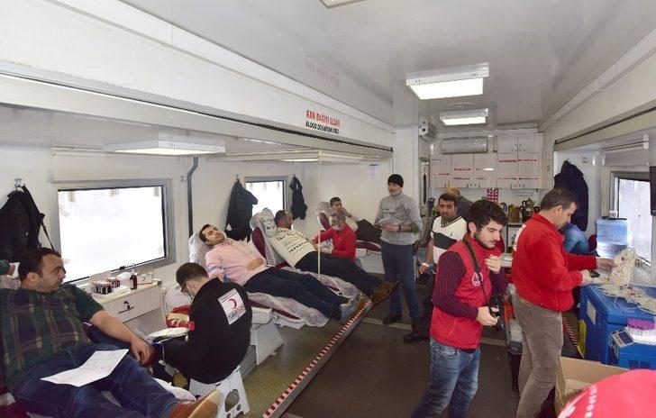 Kızılayın kan bağışı çağrısına Ahlatlılardan destek G2