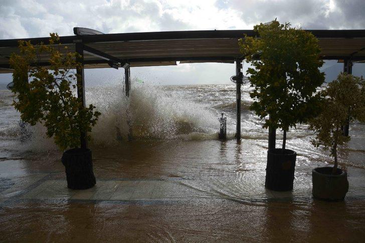 Köyceğiz’de sağanak ve fırtına etkili oluyor G2