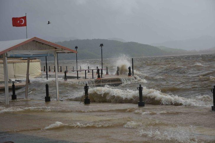 Köyceğiz’de sağanak ve fırtına etkili oluyor G4