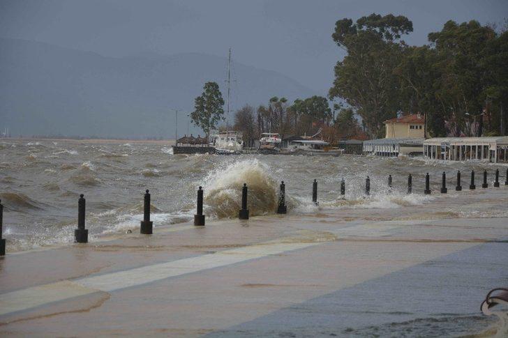 Köyceğiz’de sağanak ve fırtına etkili oluyor G5