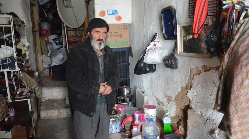 Valilik yaşlı adama sahip &ccedil;ıkmak i&ccedil;in kolları sıvadı