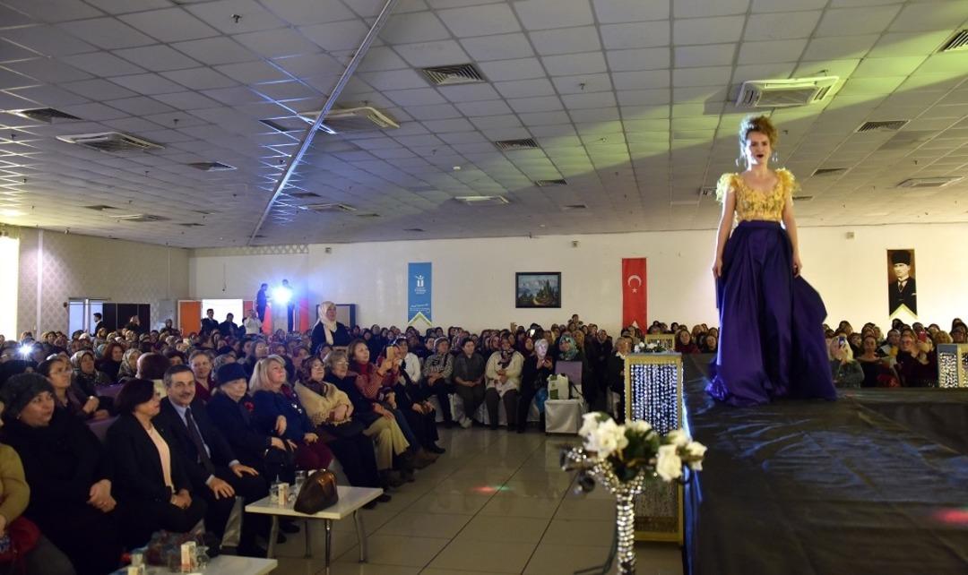 El emeklerini podyuma taşıdılar