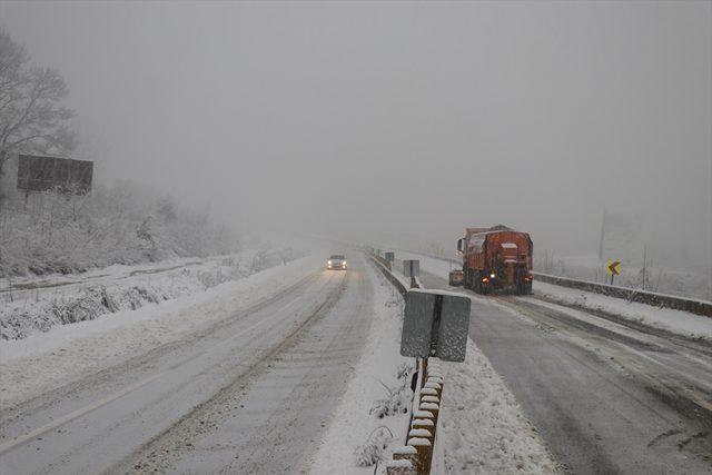 Bolu Dağı'nda yoğun kar yağışı