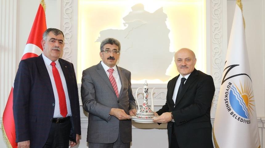 Hizmet-İş Sendikası Genel Başkan Yardımcısı &Ouml;z&rsquo;den Vali Bilmez&rsquo;e ziyaret