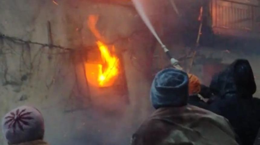 Simav&rsquo;da ev yangını