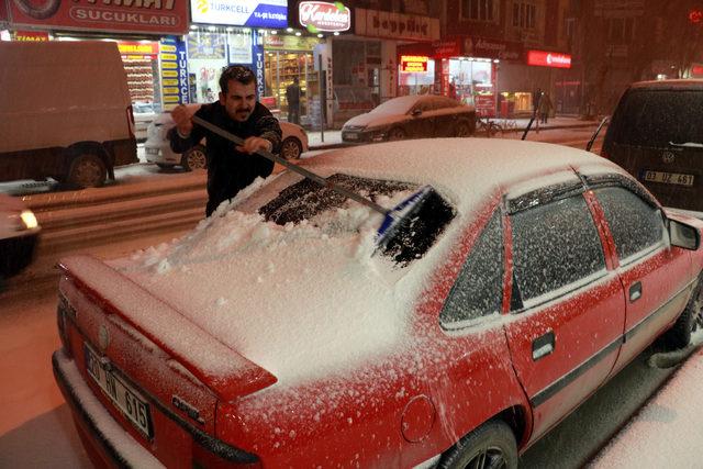 Afyonkarahisar'da 'kar' nedeniyle merkez ile 5 ilçede okullar tatil