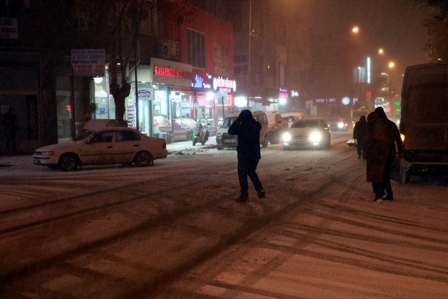 Afyonkarahisar'da 'kar' nedeniyle merkez ile 5 ilçede okullar tatil