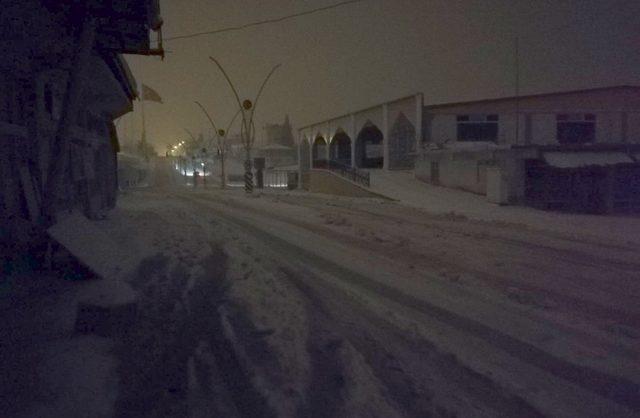 Uşak’ta yoğun kar yağışı etkili oldu