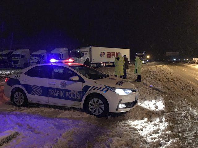 Karabük'te yoğun kar yağışı ulaşımı aksattı