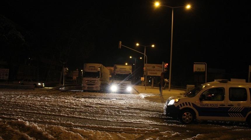 İzmir-Ankara D300 karayolu 7 saatte trafiğe a&ccedil;ıldı