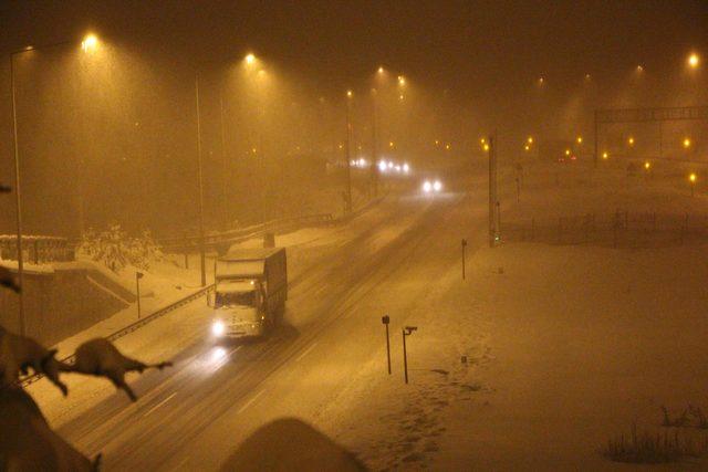 Bolu Dağı geçişi TIR ve kamyonlara kapatıldı