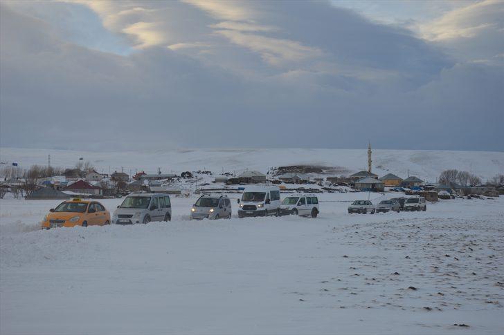 İçinde öğrenci ve hastaların bulunduğu araçlar tipide mahsur kaldı G2