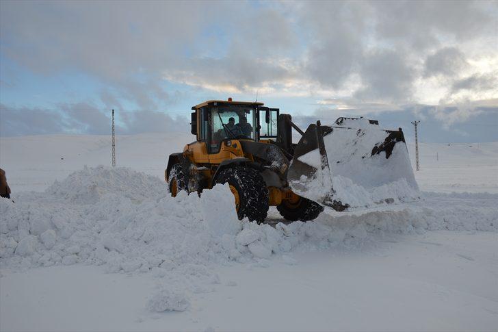 İçinde öğrenci ve hastaların bulunduğu araçlar tipide mahsur kaldı G3