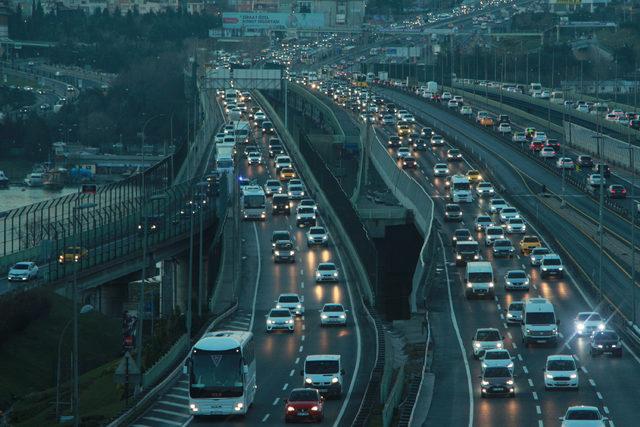 Haliç Köprüsü'ndeki kaza trafik yoğunluğuna neden oldu