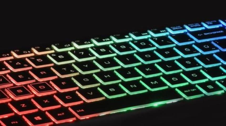 RGB klavyeli Excalibur geliyor