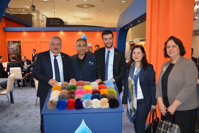 Milletvekili Sermet Atay Domotex Hannover Fuarını ziyaret etti