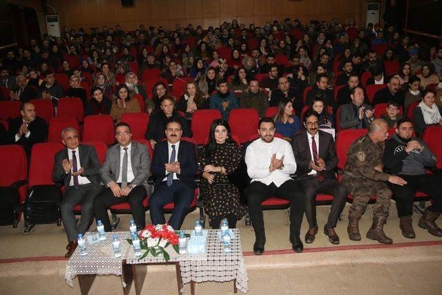 Sanatçı Yiğit Okan, Hakkari’de konser verdi