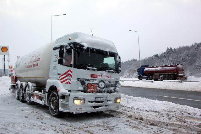 Bolu Dağı'nda çok sayıda tanker bekliyor