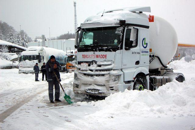 Bolu Dağı'nda çok sayıda tanker bekliyor