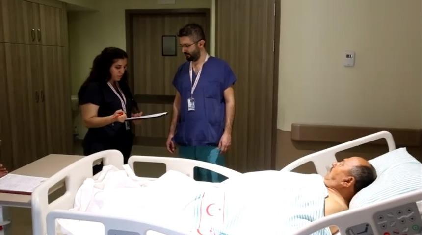 Şehir Hastanesinde bir hasta eş zamanlı iki ameliyatla sağlığına kavuştu
