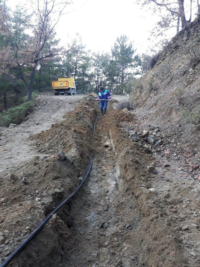 ASKİ Kuyucak’ta sulama kanallarını temizledi