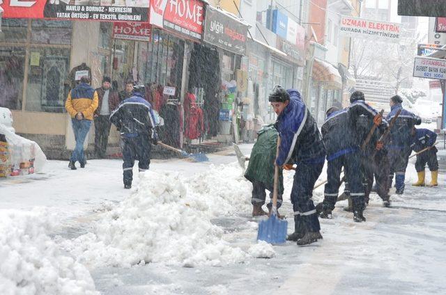 Develi de yoğun kar yağışı etkili oldu