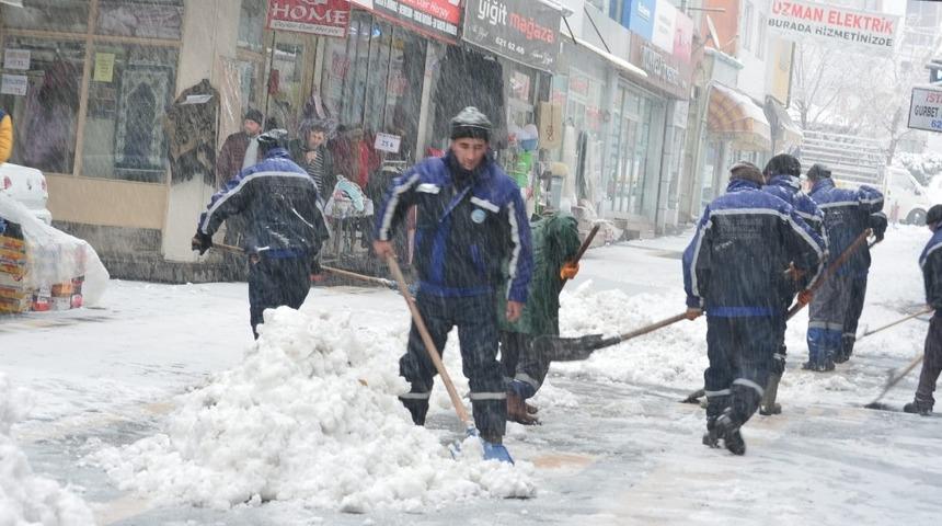 Develi de yoğun kar yağışı etkili oldu