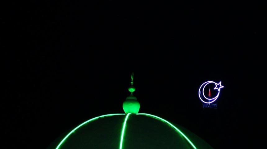 Sarıcakaya, ay-yıldız ile aydınlandı