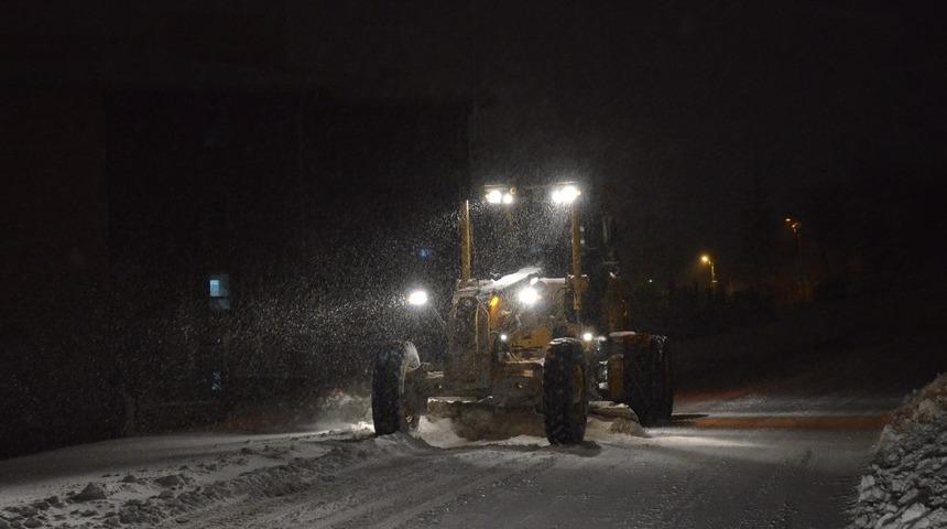 Boz&uuml;y&uuml;k kar altında