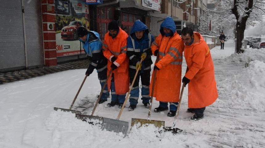 Kocasinan&rsquo;da karlar temizleniyor