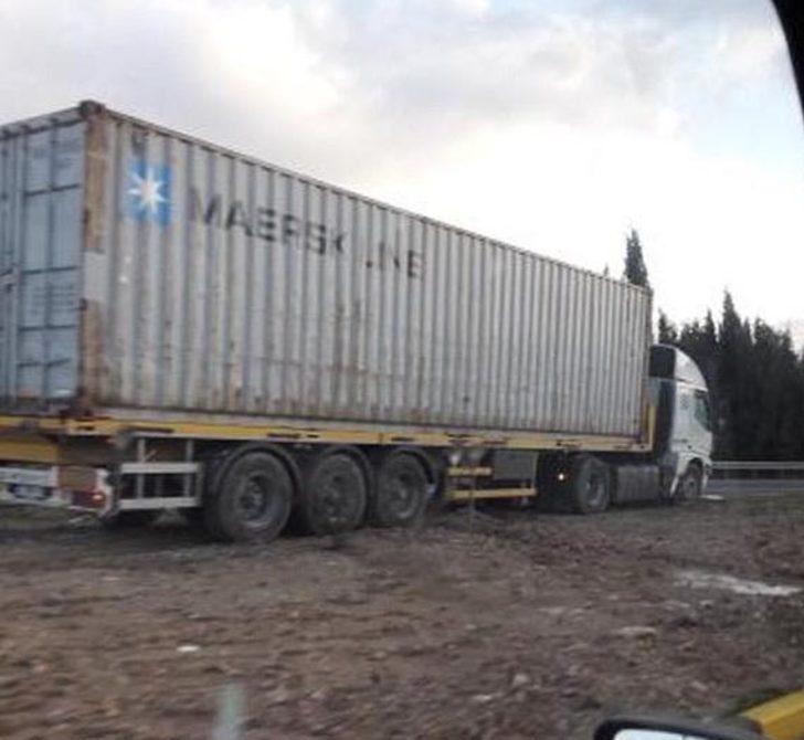 İzmir'de can pazarı! TIR işçi servisiyle çarpıştı G5