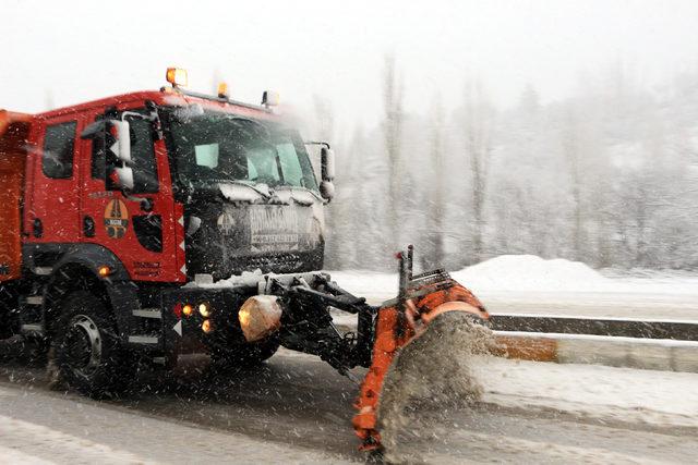 Tokat'ta kar yağışı ulaşımı aksattı