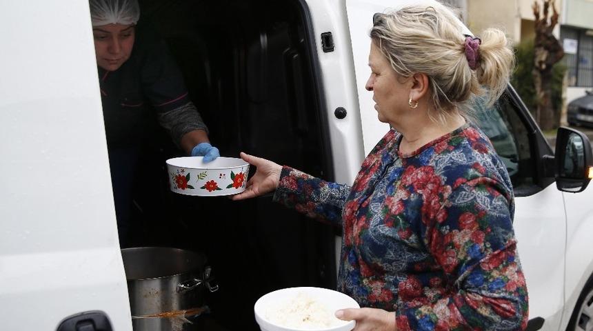 Sağanağın vurduğu Mersinli’ye yardım eli