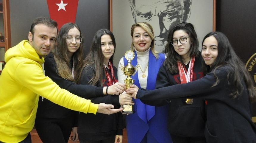 GKV&rsquo;li altın kula&ccedil;lar başarıya kula&ccedil; attı